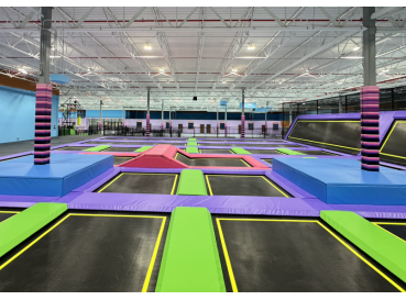 Super trampoline park